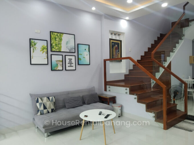 Lovely a Bedroom House With Small Garden For Rent