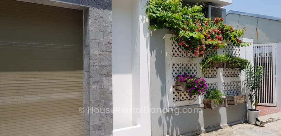 Lovely Design House With Garden For Rent