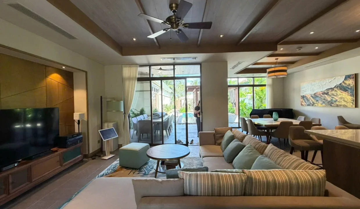 3-Bedroom Beachfront Villa with Private Pool - photo 1