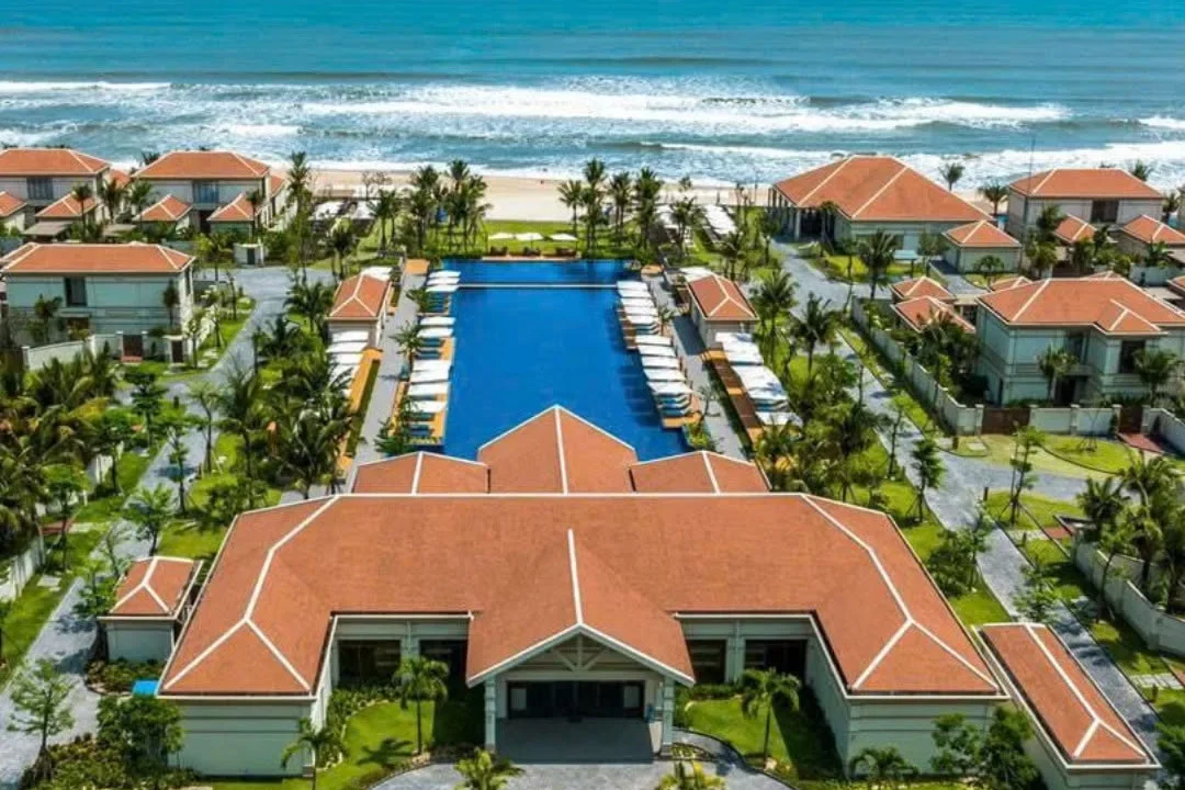 3-Bedroom Beachfront Villa with Private Pool - photo 4