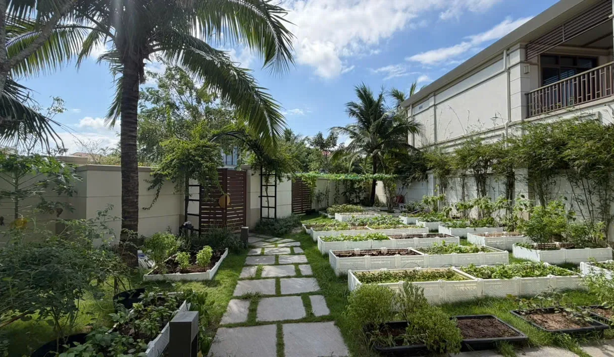3-Bedroom Beachfront Villa with Private Pool - photo 7