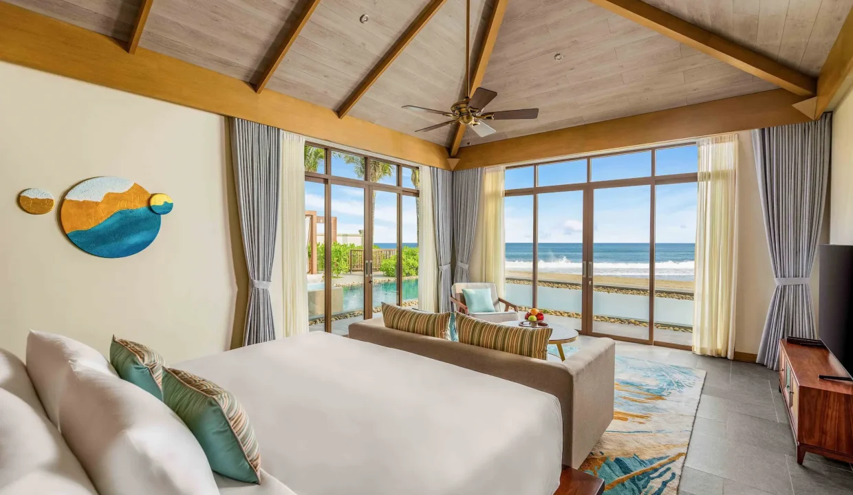 5-Bedroom Beachfront Villa with Private Pool - photo 2