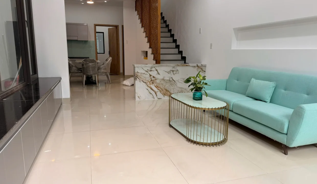 Modern Two-Storey House with Front Yard in Da Nang - photo 2