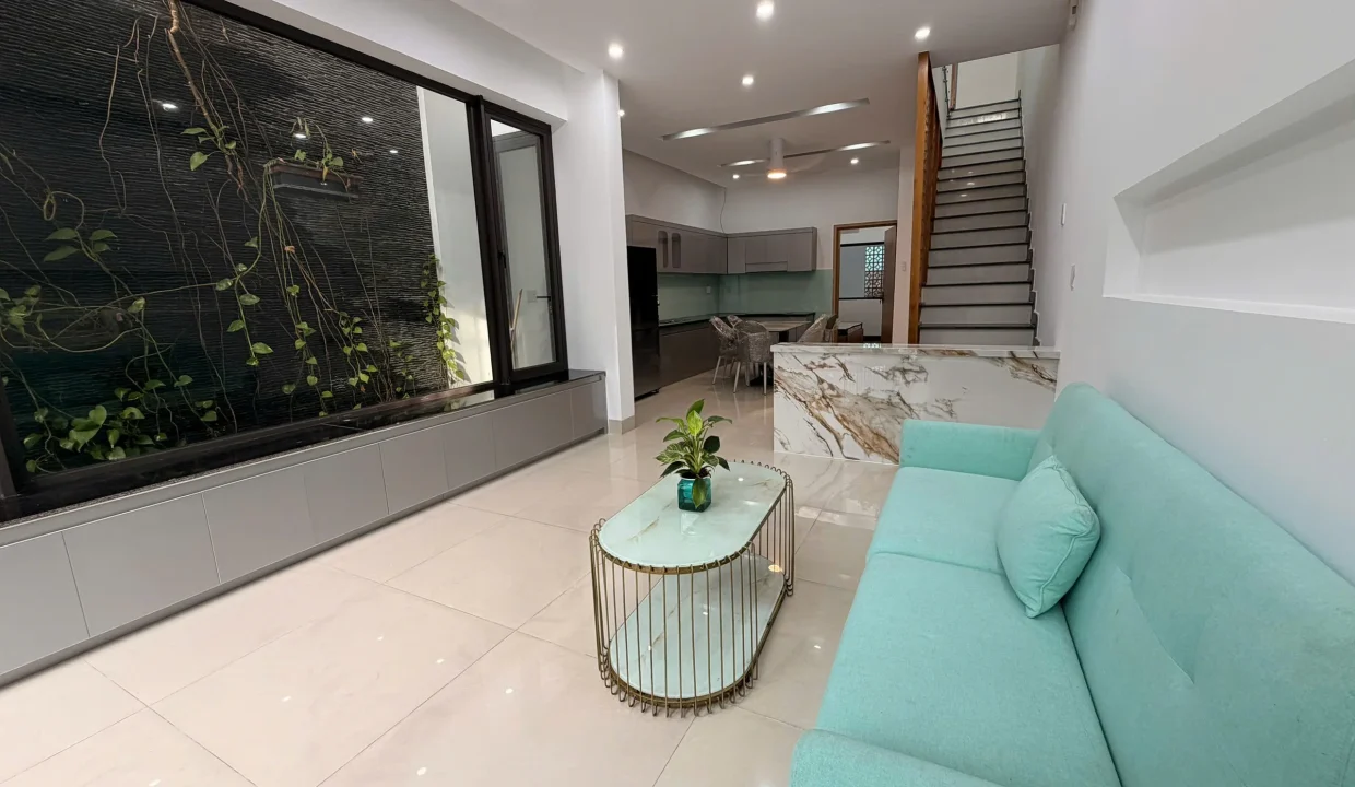 Modern Two-Storey House with Front Yard in Da Nang - photo 4