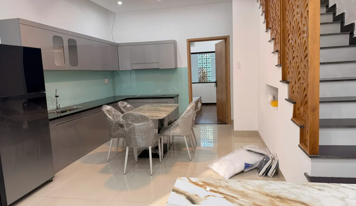 Modern Two-Storey House with Front Yard in Da Nang - photo 5