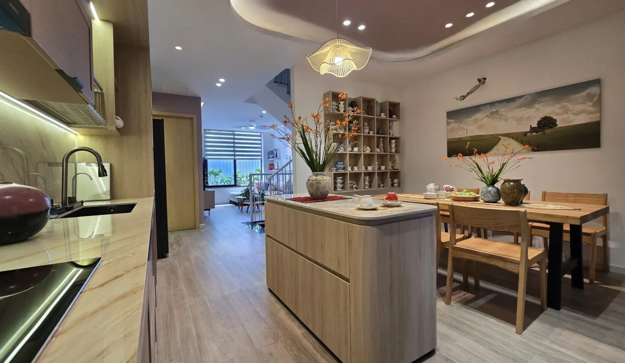 New Three-Bedroom House near Nguyen Xi Street - photo 1