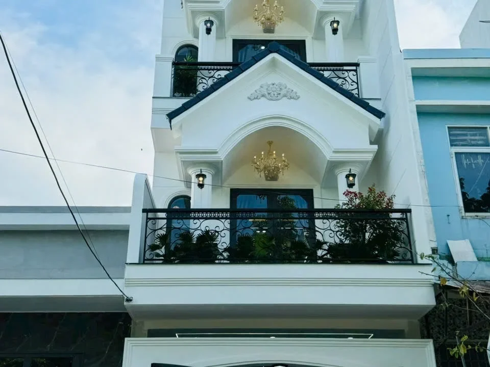 Three-Bedroom House near Nguyen Tat Thanh Beach - photo 1