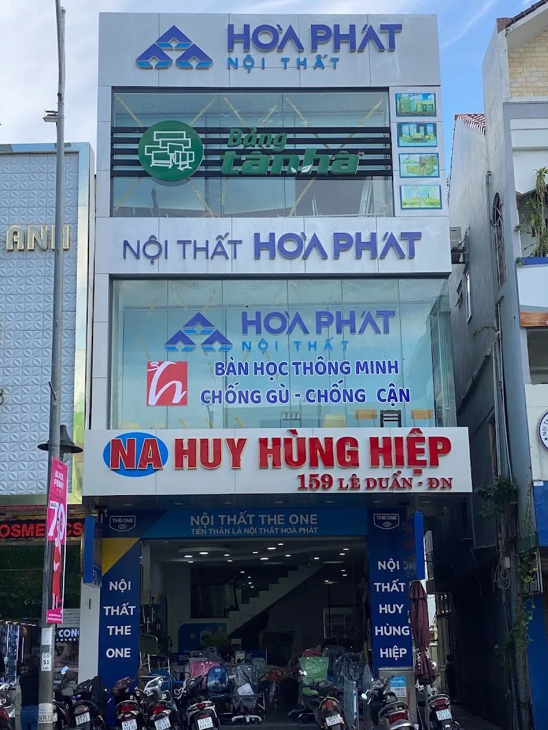 Mặt tiền cửa hàng Huy Hùng Hiệp với biển hiệu lớn Nội Thất Hòa Phát và Huy Hùng Hiệp tại 159 Lê Duẩn