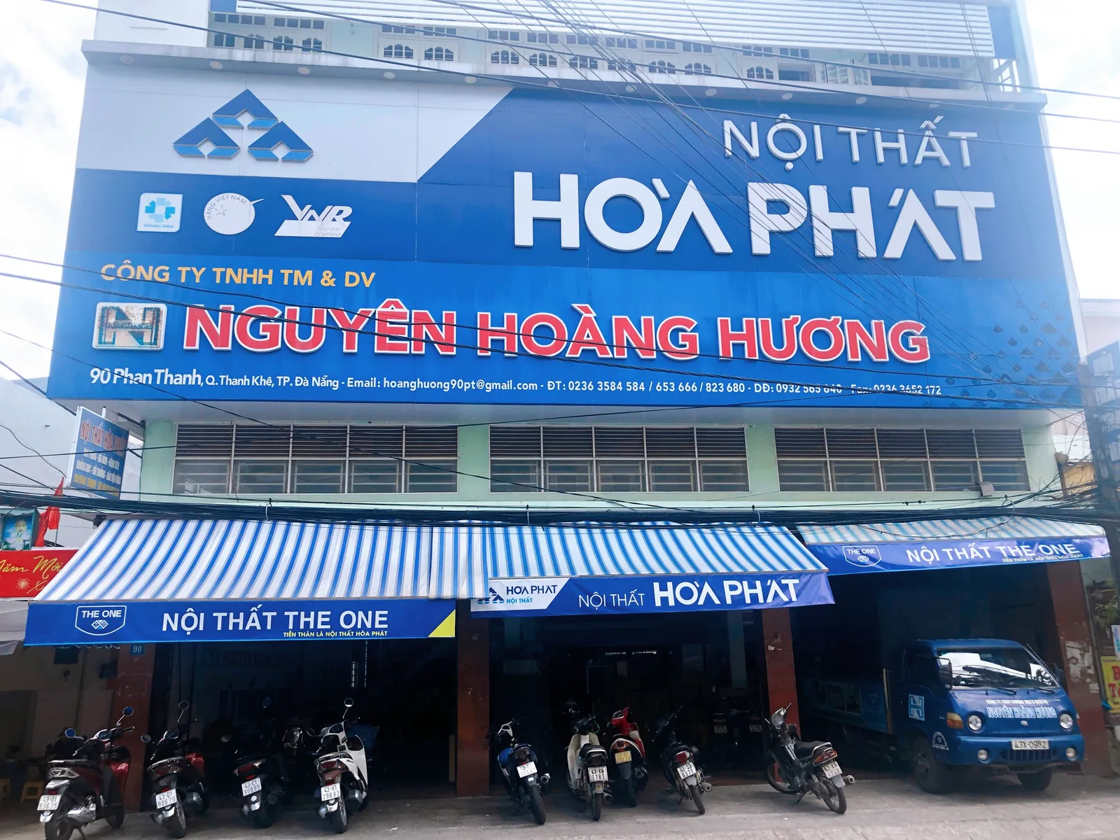 Mặt tiền cửa hàng Nguyên Hoàng Hương với biển hiệu Nội Thất Hòa Phát và tên công ty tại 90 Phan Thanh