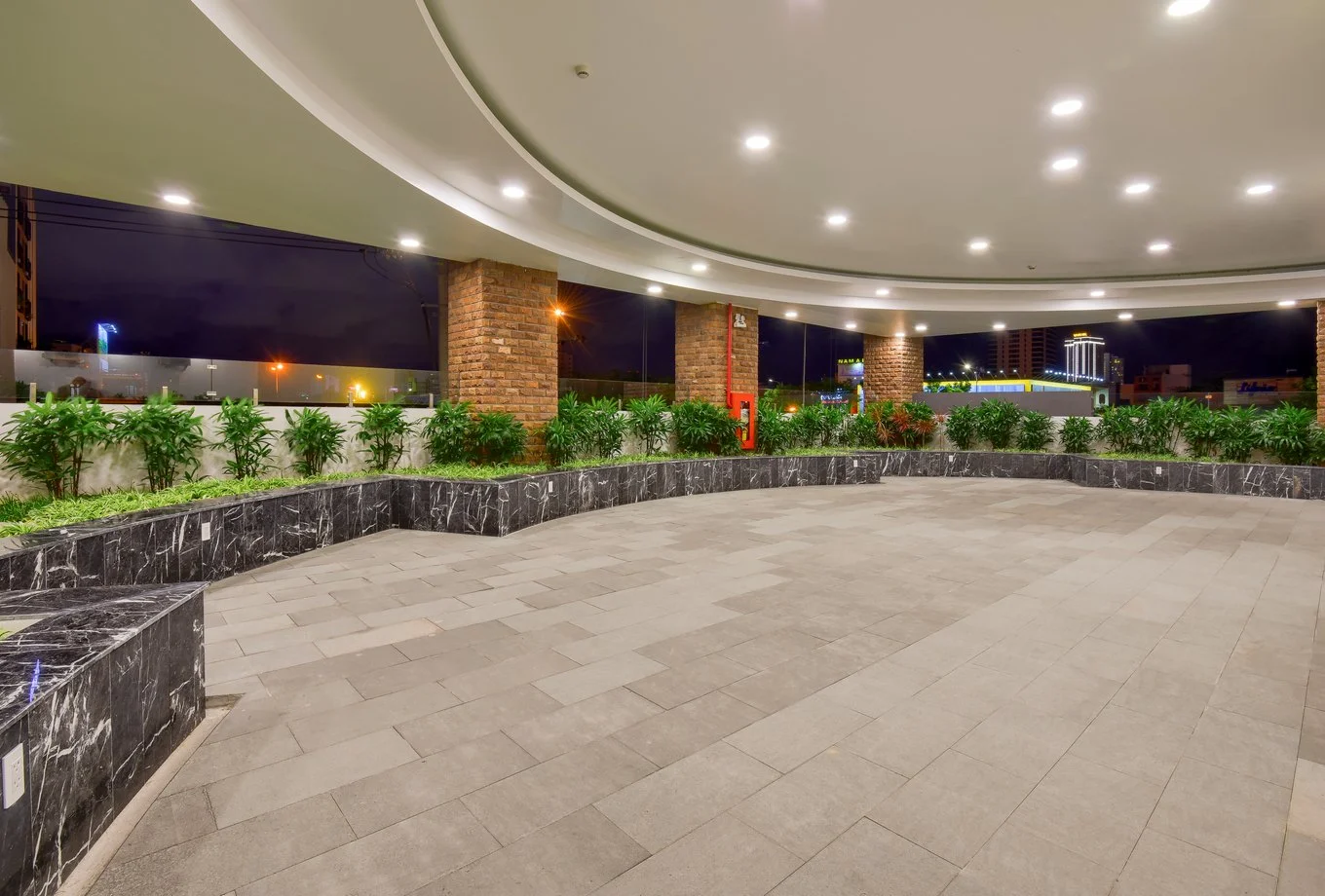 Hiyori Garden Tower pool lounge