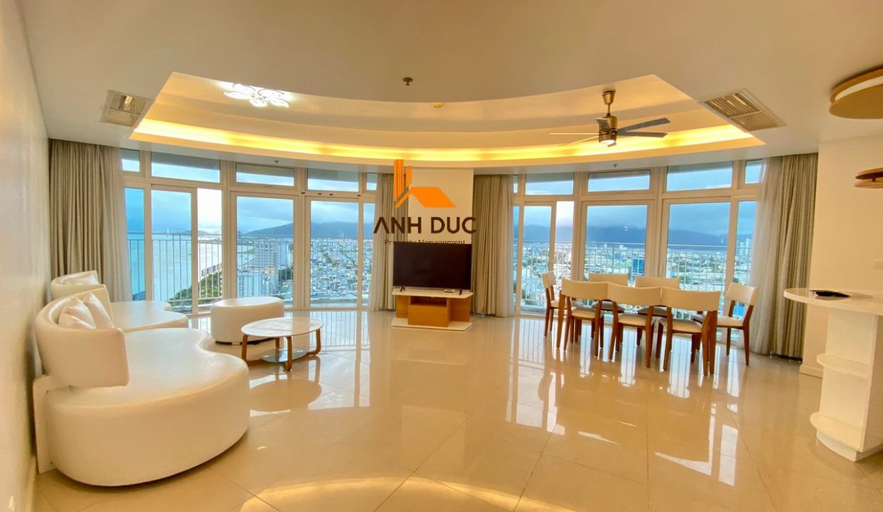 Stylish 2-Bedroom Apartment at Azura
