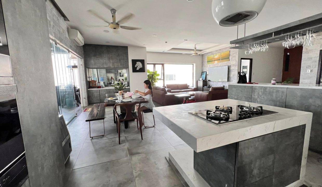 River View 3-Bedroom Penthouse at Danang Plaza