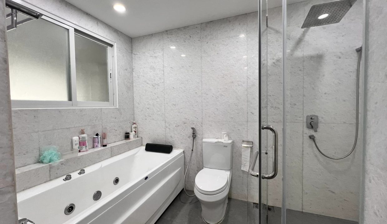 River View 3-Bedroom Penthouse at Danang Plaza