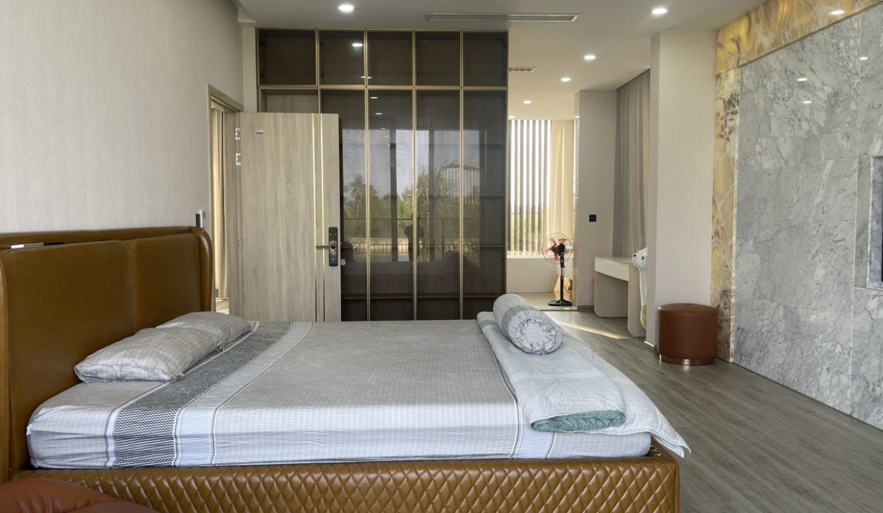 Private Pool 4-Bedroom Villa at One River