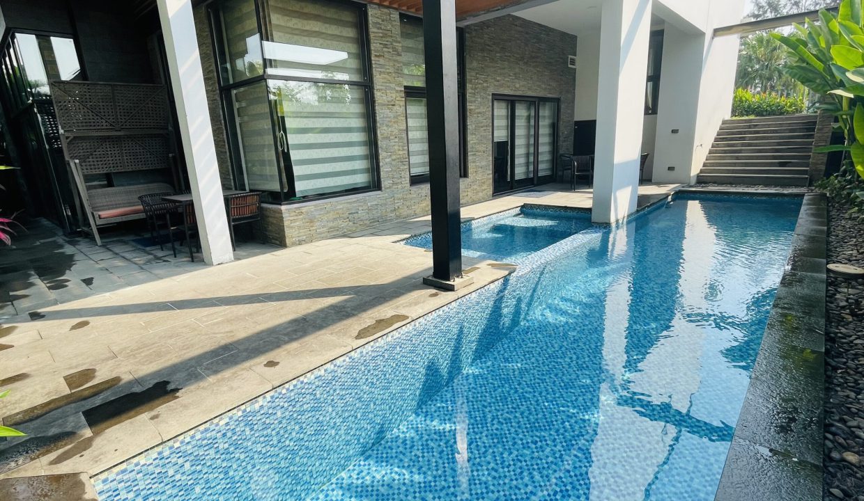 Golf Course 4-Bedroom Villa at Montgomerie Links