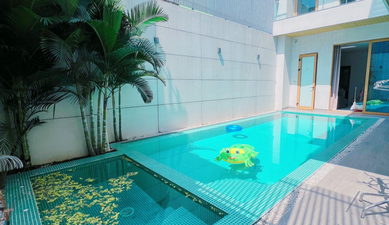 Private Pool 5-Bedroom Villa at Da Nang