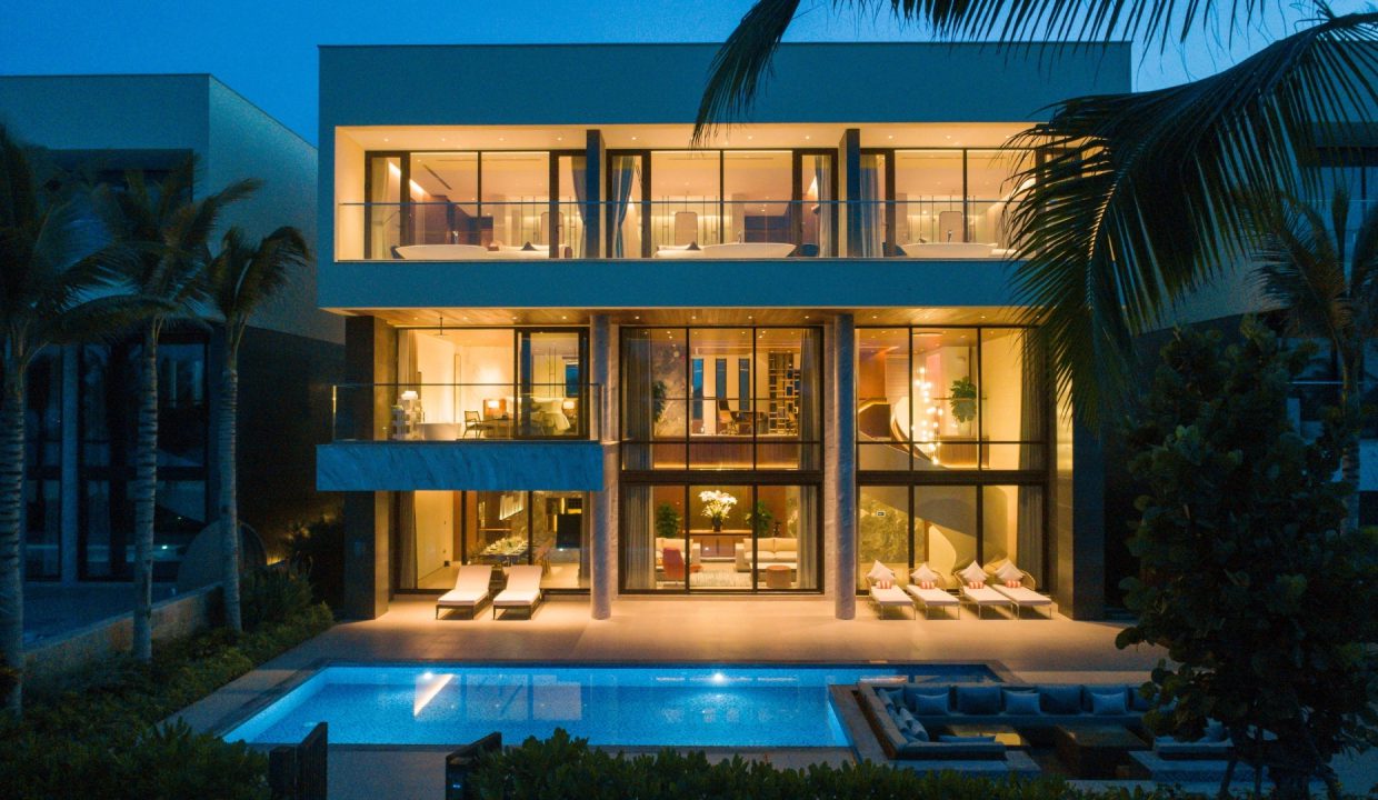 Beachfront 6-Bedroom Villa at The Five Villas