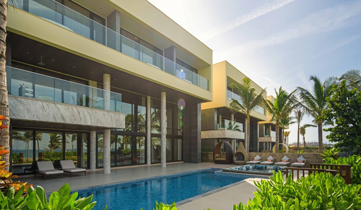 Beachfront 6-Bedroom Villa at The Five Villas