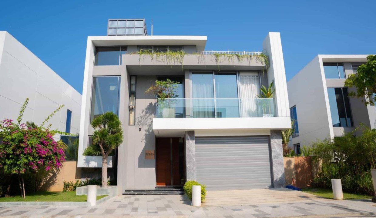Private Pool 4-Bedroom Villa at Regal Victoria