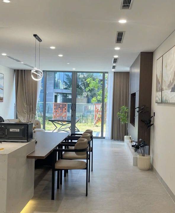 Luxury 4 Bedroom Villa with Pool, Sauna & Elevator