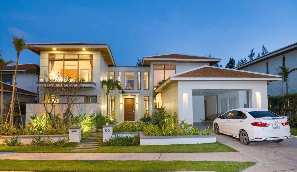 Beachfront 5-Bedroom Villa at Da Nang