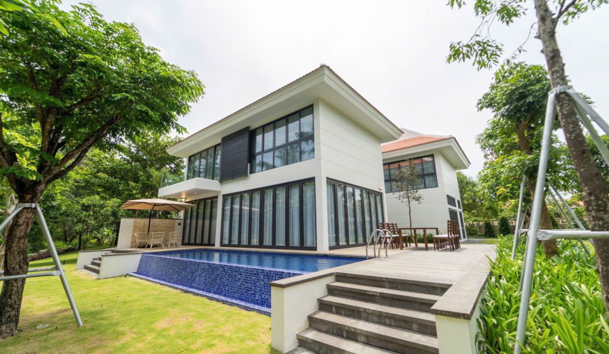 Beachfront 6-Bedroom Villa at The Ocean Villas