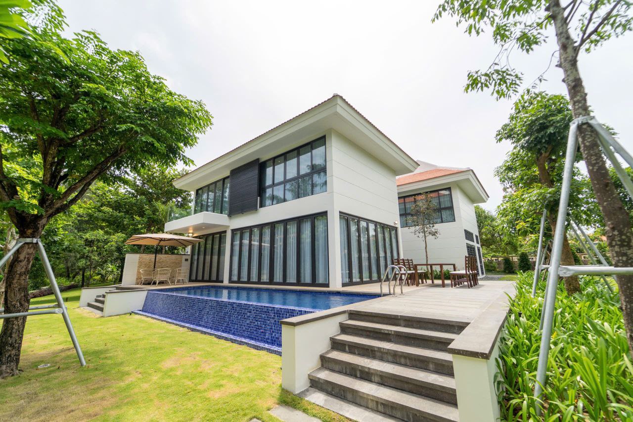 Beachfront 6-Bedroom Villa at The Ocean Villas