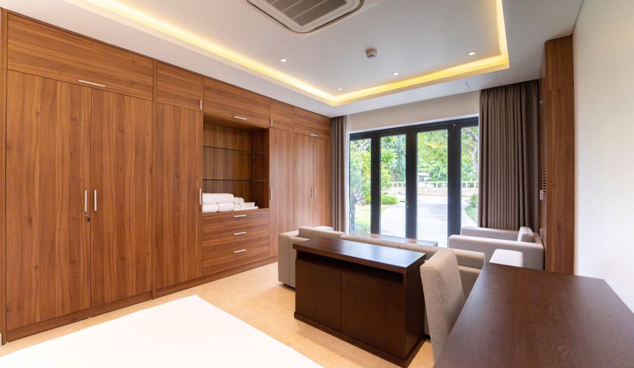 Beachfront 6-Bedroom Villa at The Ocean Villas