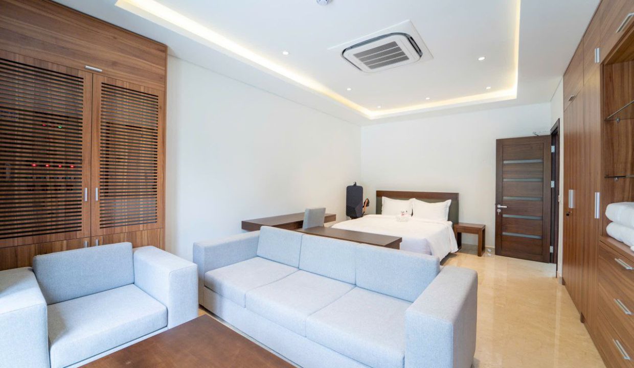 Beachfront 6-Bedroom Villa at The Ocean Villas