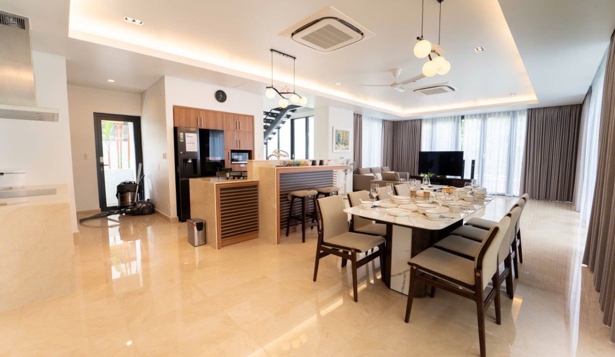 Beachfront 6-Bedroom Villa at The Ocean Villas