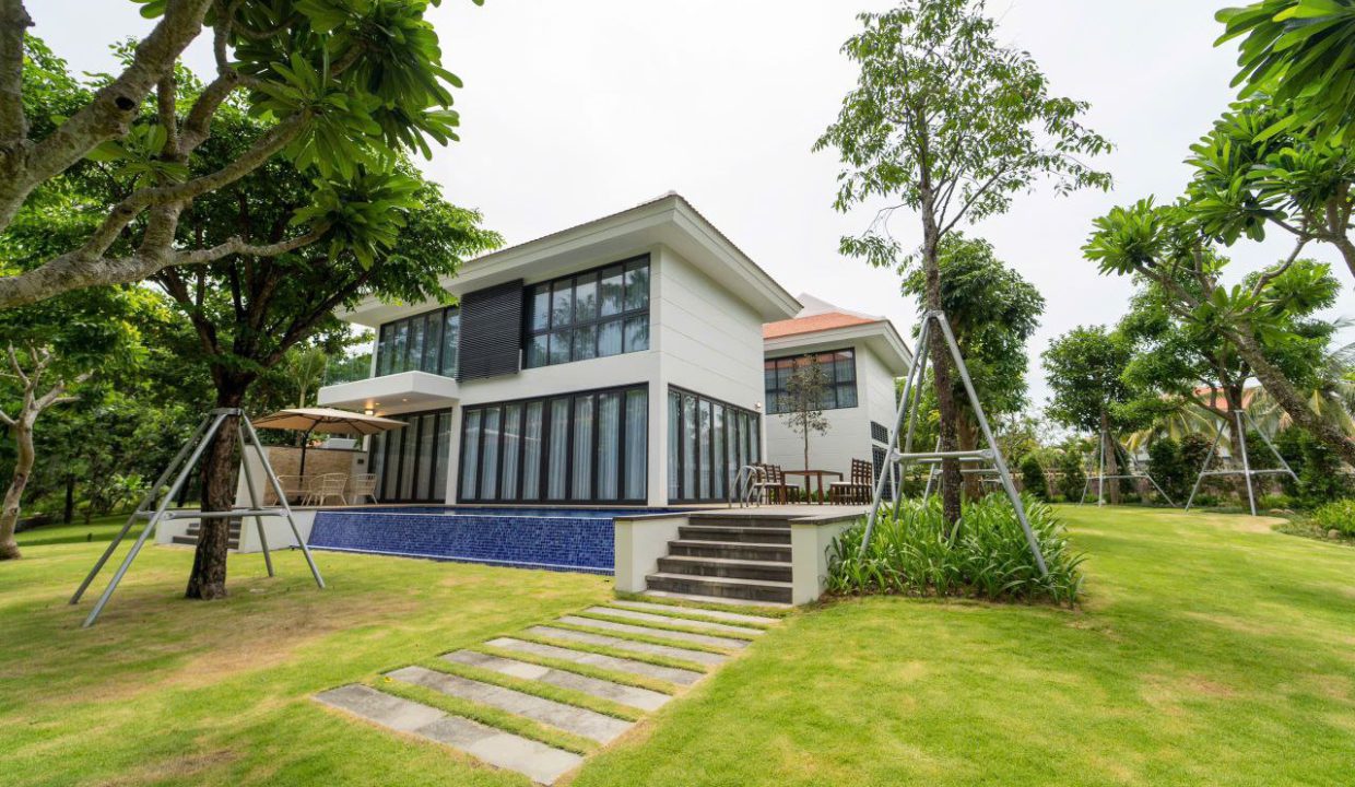 Beachfront 6-Bedroom Villa at The Ocean Villas
