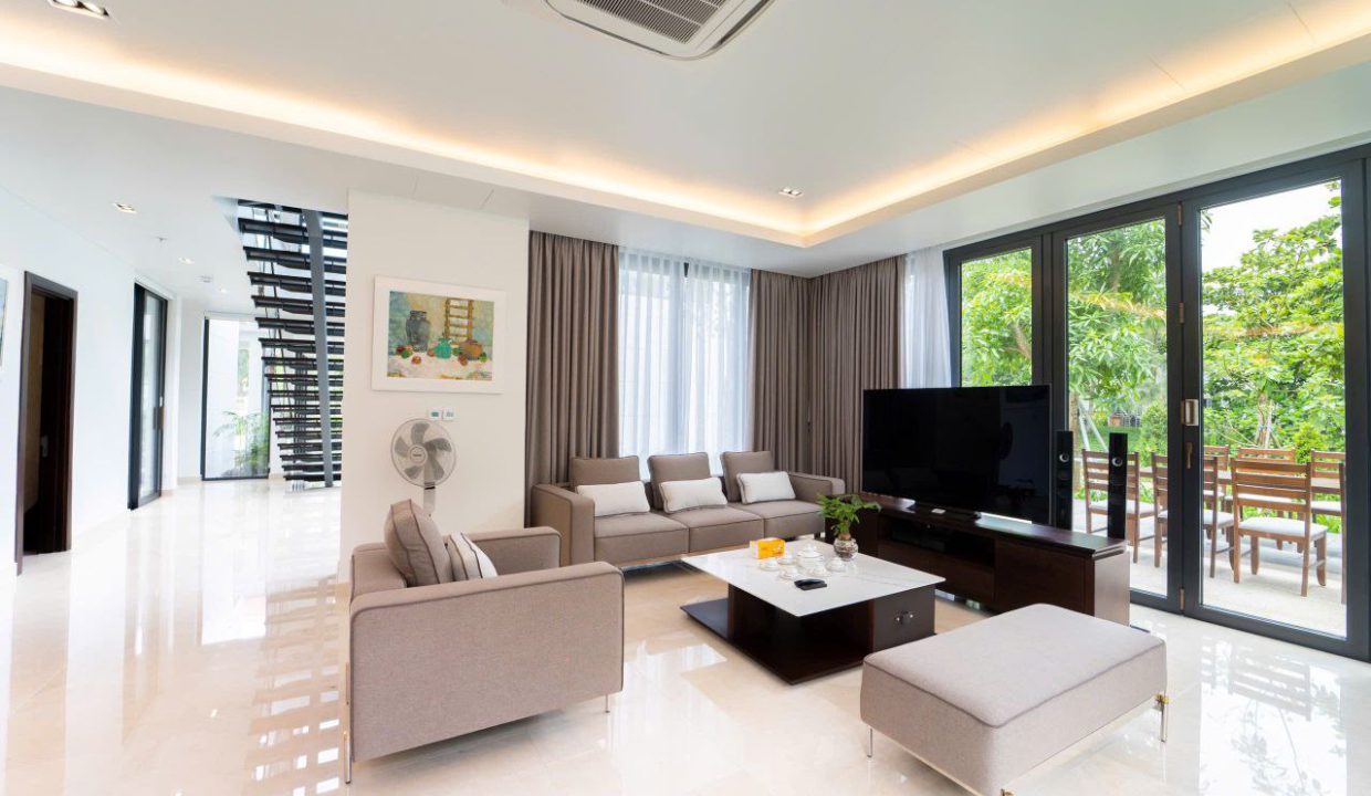 Beachfront 6-Bedroom Villa at The Ocean Villas