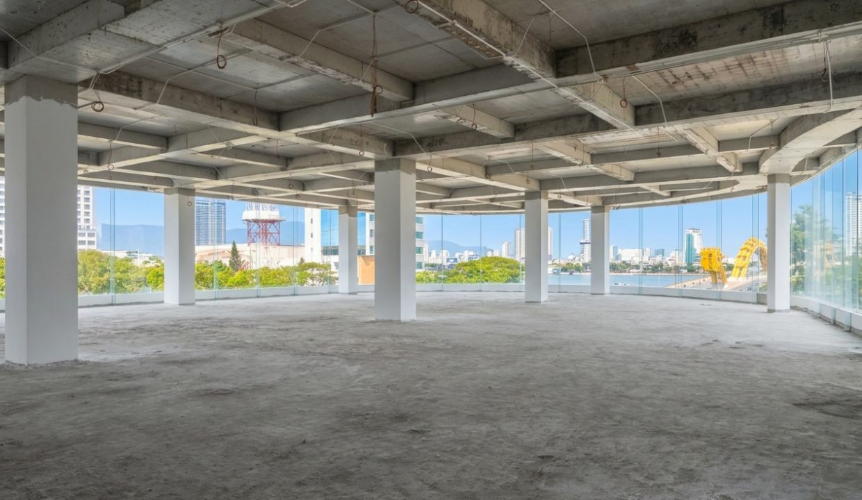 LOGI 3 Building | Large Floor-Plate Office near Dragon Bridge