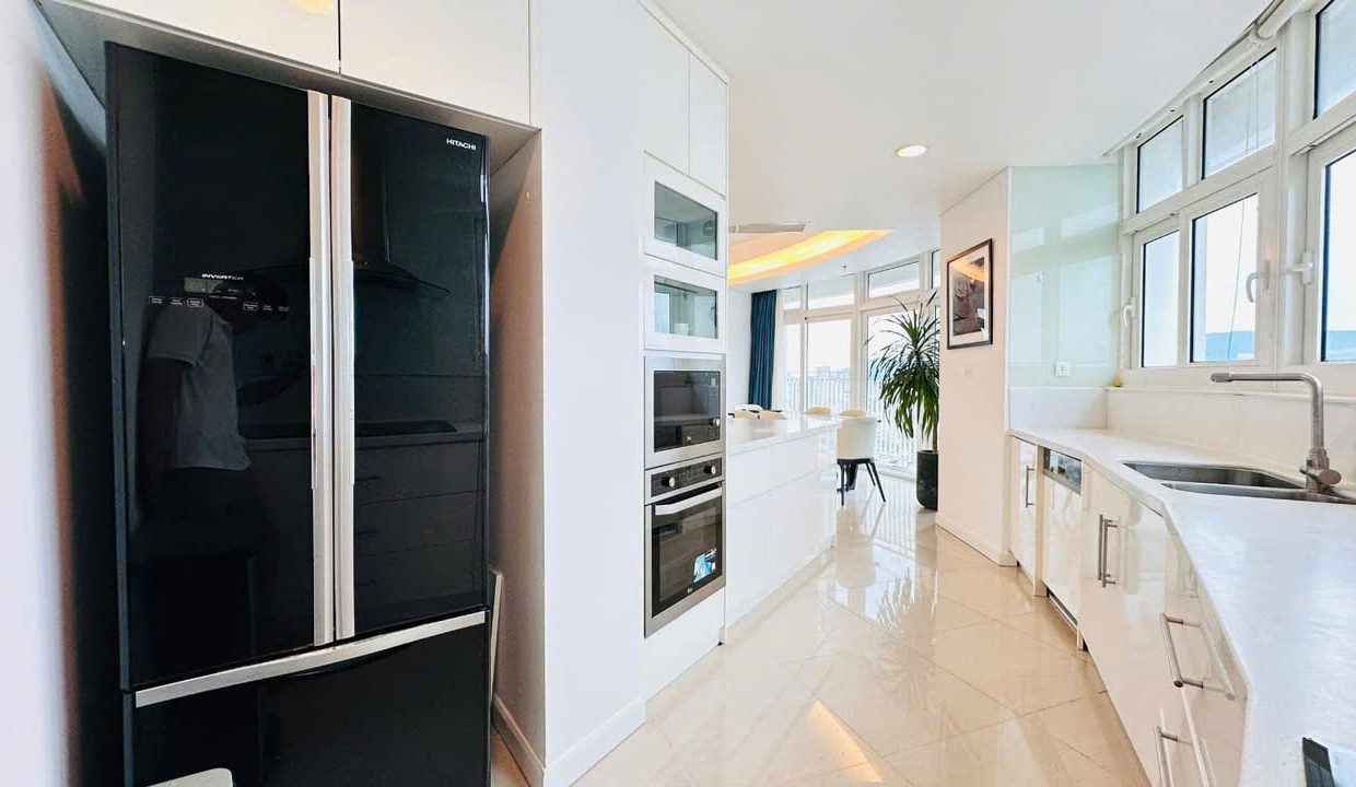 Stylish 2-Bedroom Apartment at Azura