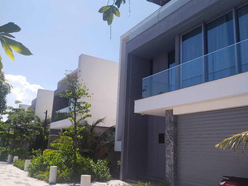 Private Pool 4-Bedroom Villa at Regal Victoria