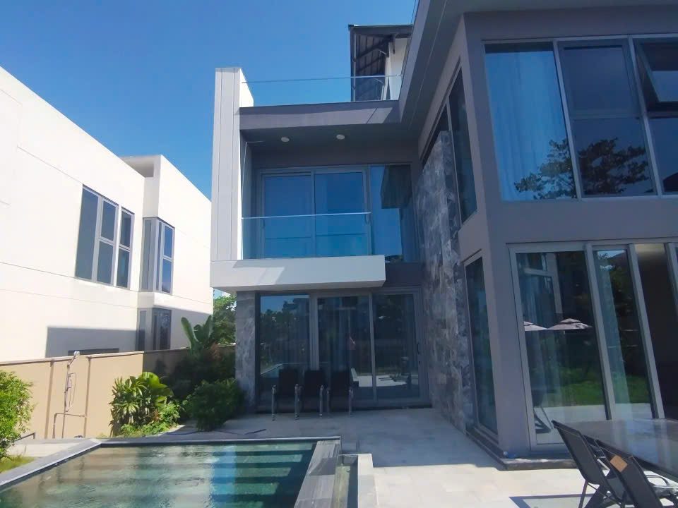 Private Pool 4-Bedroom Villa at Regal Victoria