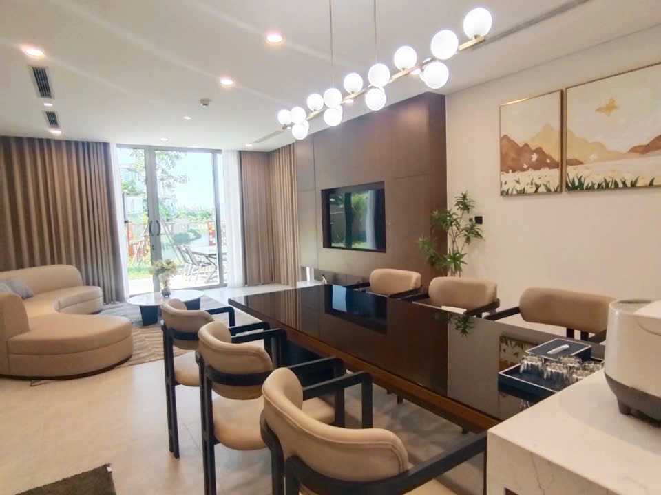 Private Pool 4-Bedroom Villa at Regal Victoria