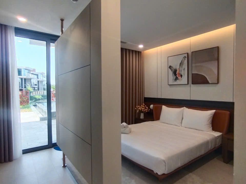 Private Pool 4-Bedroom Villa at Regal Victoria